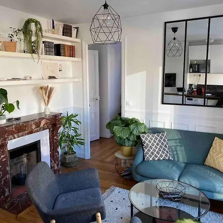 Apartment Buttes Chaumont Paris